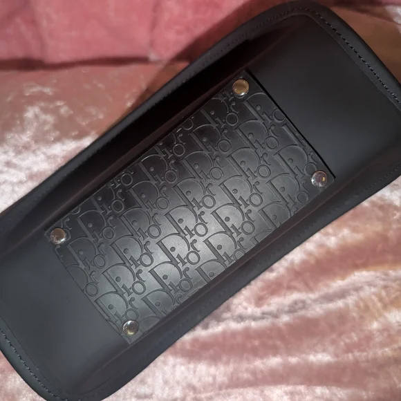 Chic Black Oversized Sunglasses - Picture 8 of 10